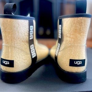 Ugg Classic Clear size 9 Natural/Black- New without box
